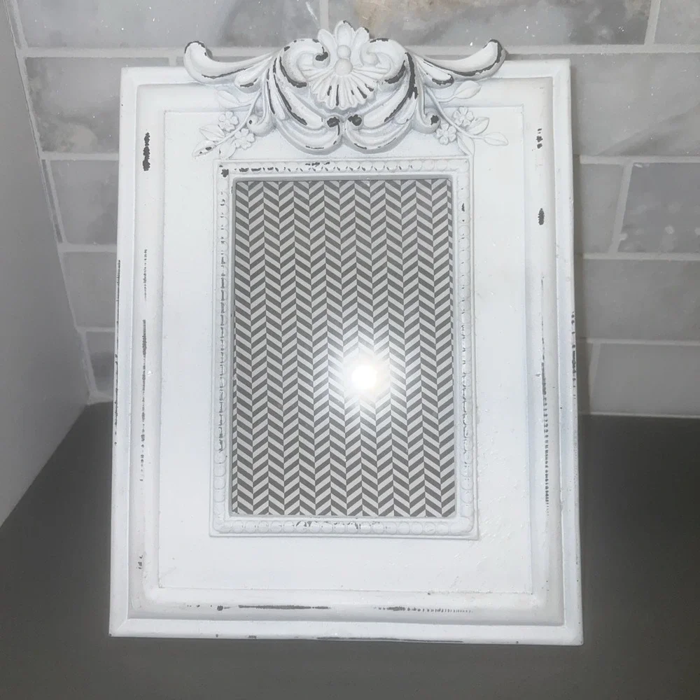 Chalk White FRAME Cottage Core